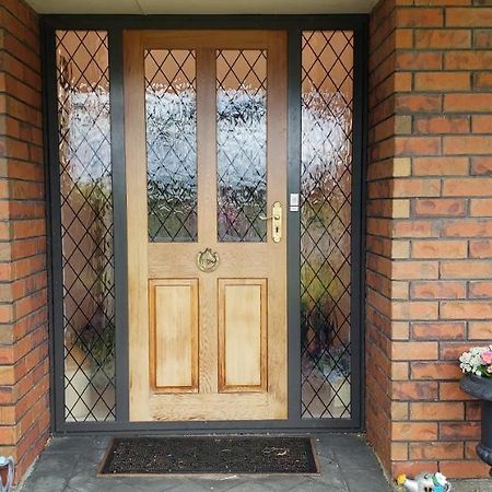 Ballymena Carterton Екстер'єр фото